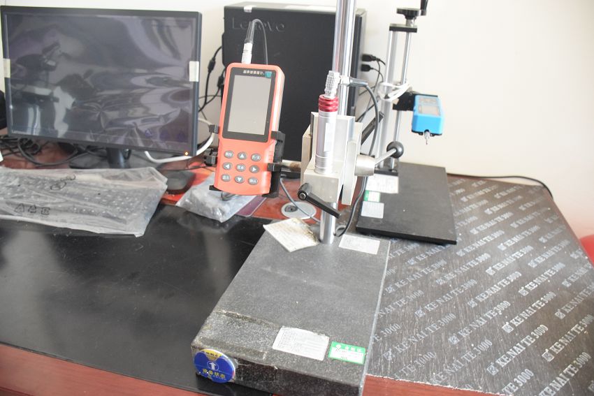 Ultrasonic hardness tester Ultrasonic hardness tester